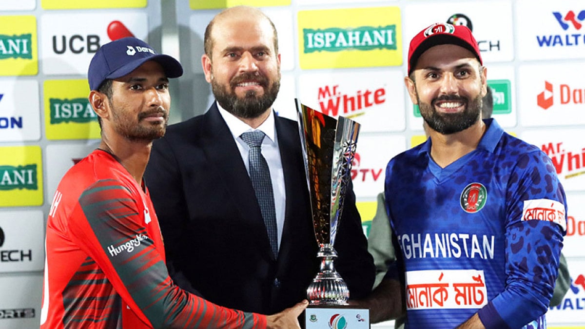 Captains Mahmudullah and Mohammad Nabi with the trophy after the T20I series in Dhaka.