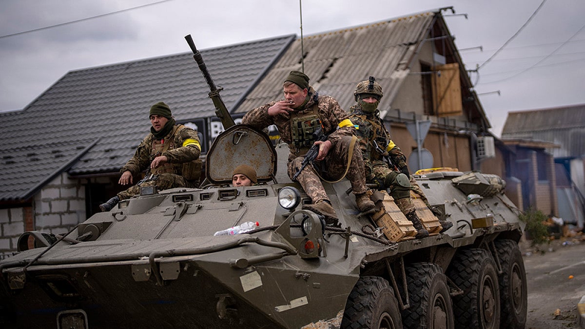 Foreigners Who Fled Ukraine Team Up To Help Others Escape