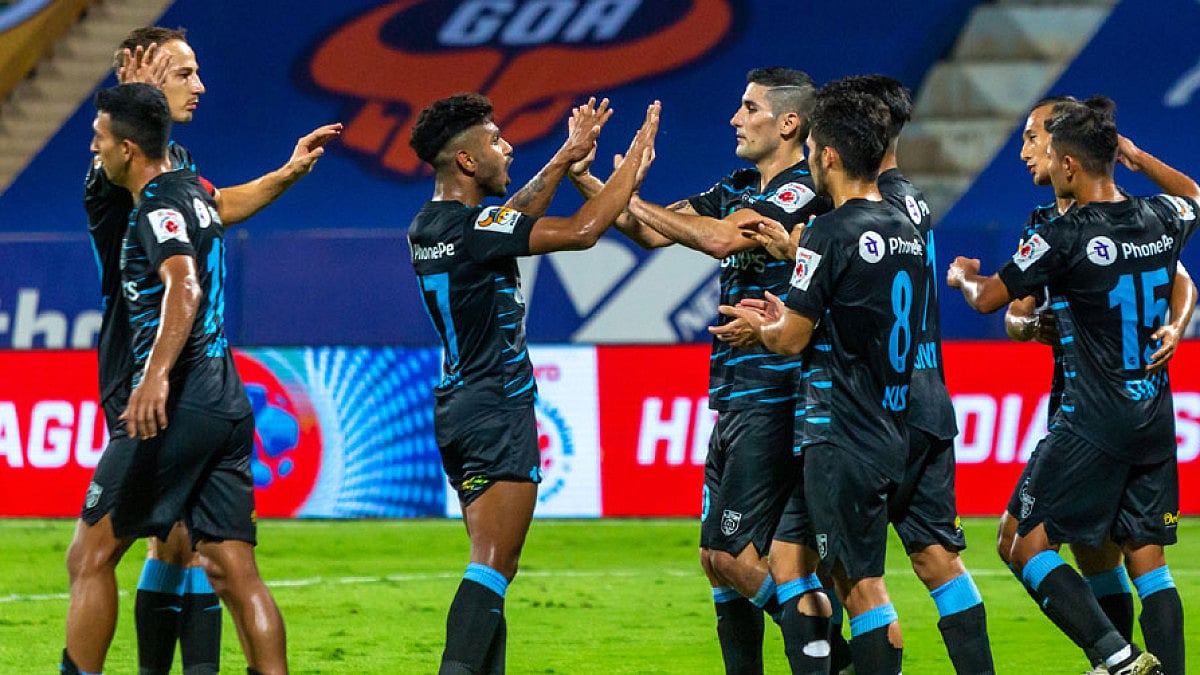 Kerala Blasters celebrate a goal against FC Goa during their ISL 2021-22 match.