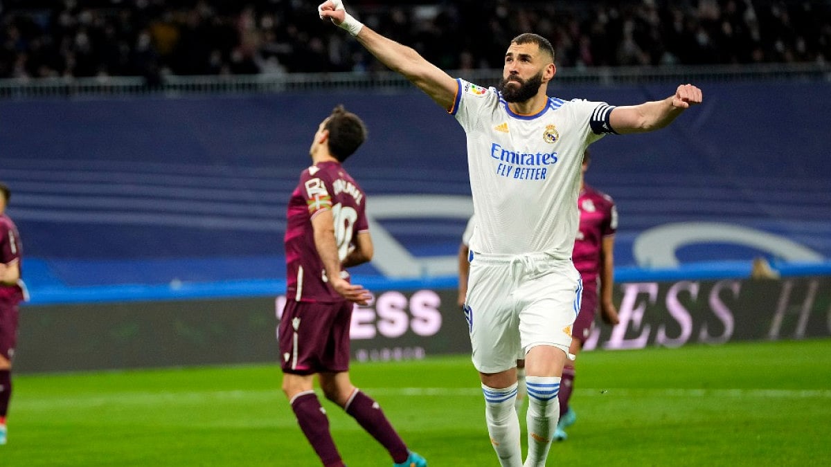 Real Madrid's Karim Benzema celebrates after scoring against Real Sociedad in La Liga 2021-22.