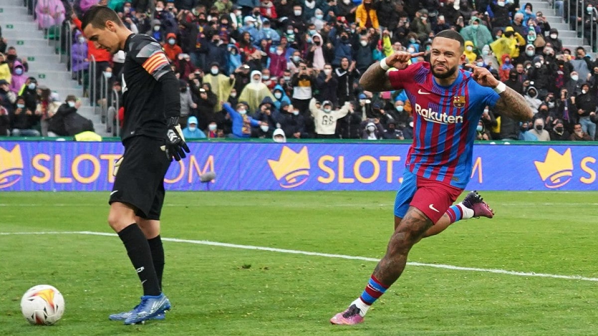 Barcelona's Memphis Depay celebrates after scoring against Elche in La Liga 2021-22.