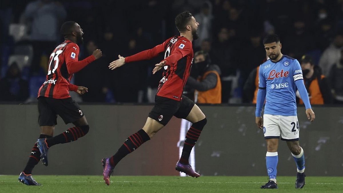 Olivier Giroud celebrates after scoring during Serie A 2021-22 match between Napoli and AC Milan.