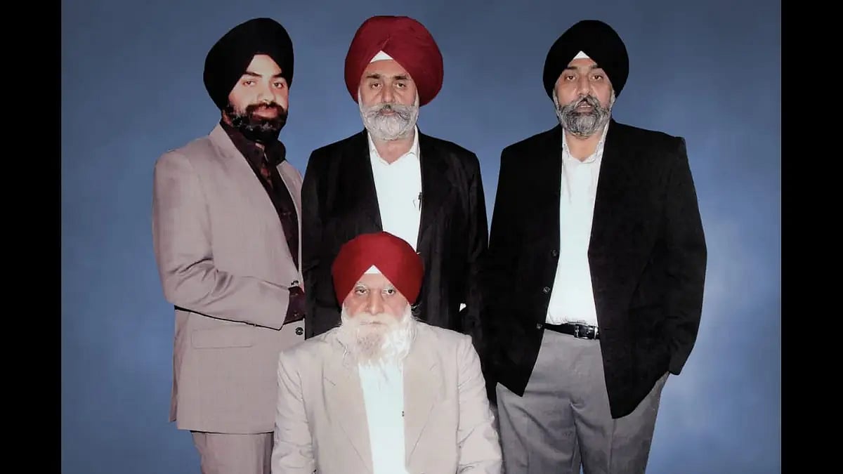 S.Ujjagar Singh Sethi (sitting) and S. Varsimran Singh Sethi, S. Jasbir Singh Sethi, S. Sawinder Sin