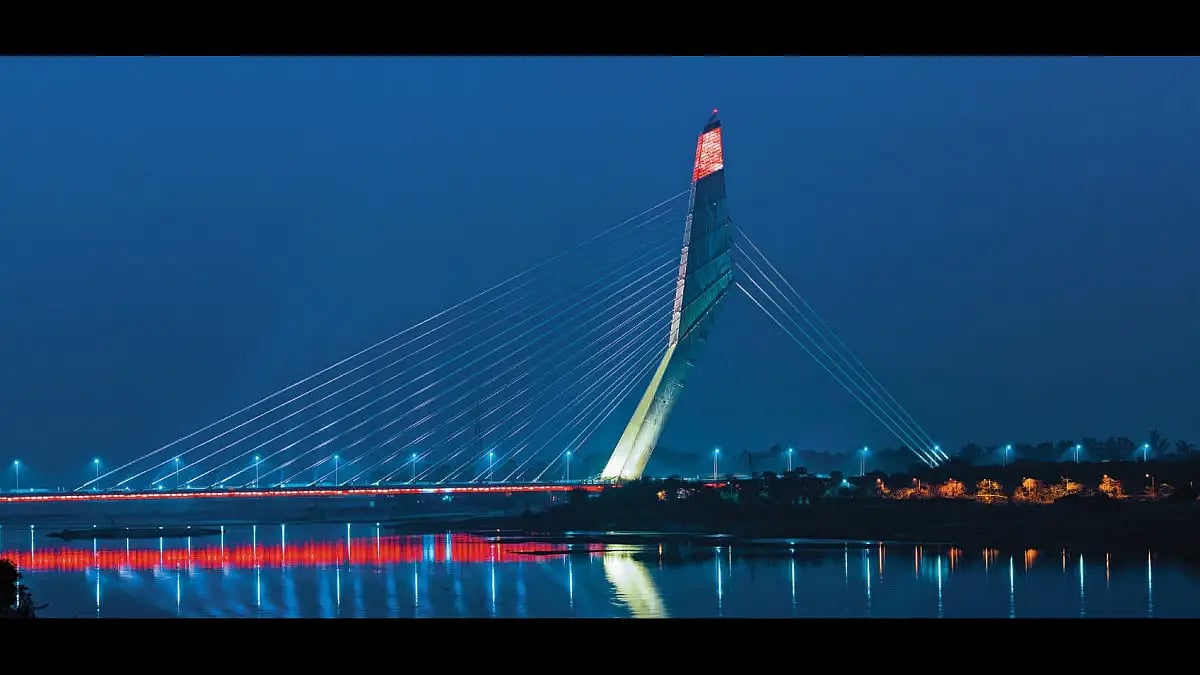 Delhi’s iconic Signature Bridge constructed over river Yamuna