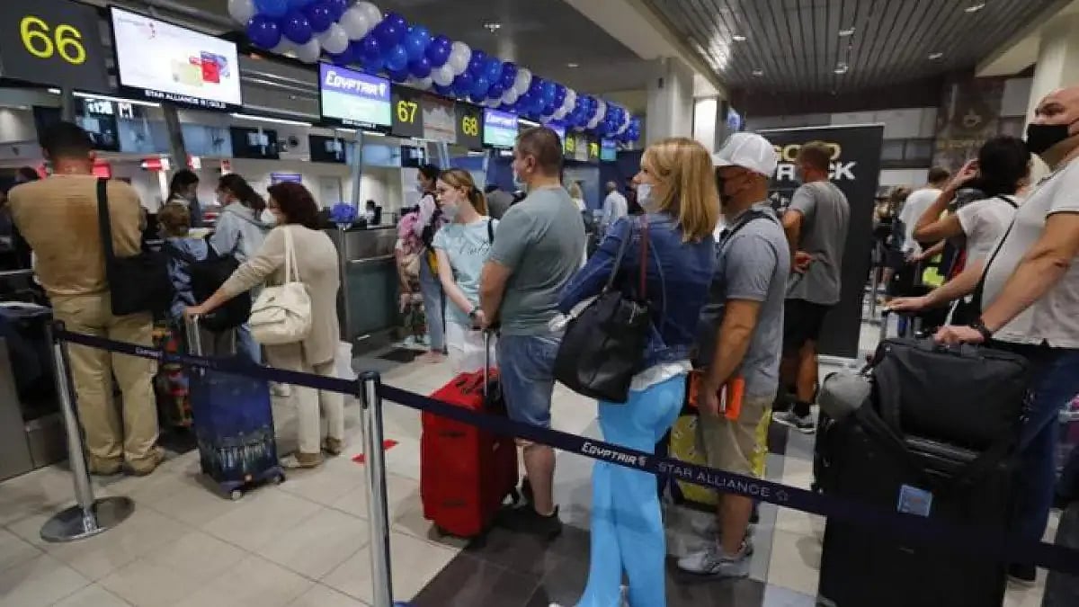 Russian tourists stuck in Thailand