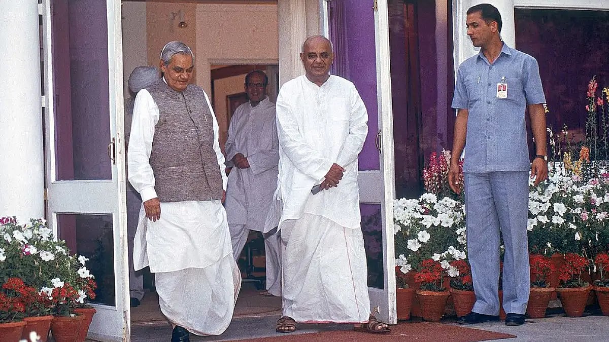 Atal Bihari Vajpayee with HD Deve Gowda, former Prime Minister and VP Singh and Harkishan Singh Surj
