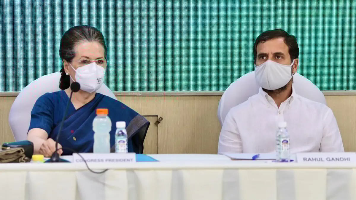 Sonia Gandhi and Rahul Gandhi at CWC meeting