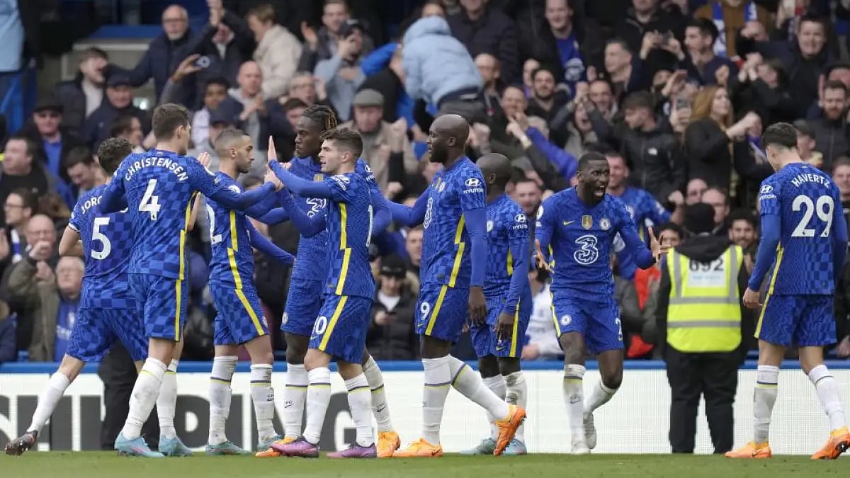 Chelsea's Kai Havertz (R) celebrates with teammates after scoring in EPL match vs Newcastle United.