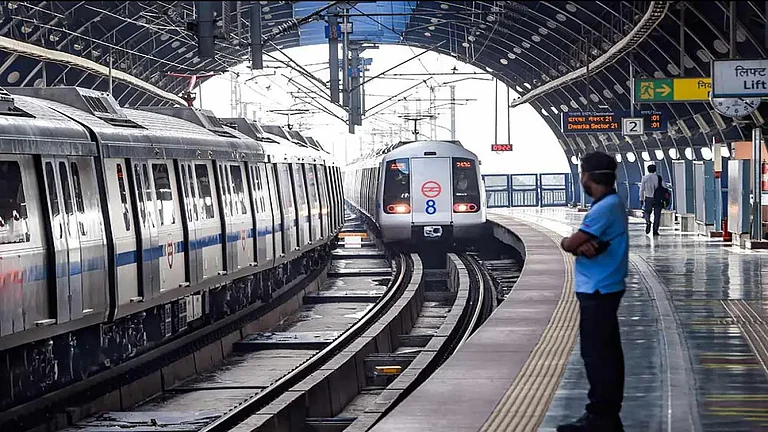 DMRC Issues Tender To Outsource Train Operators For Violet, Yellow Lines - null
