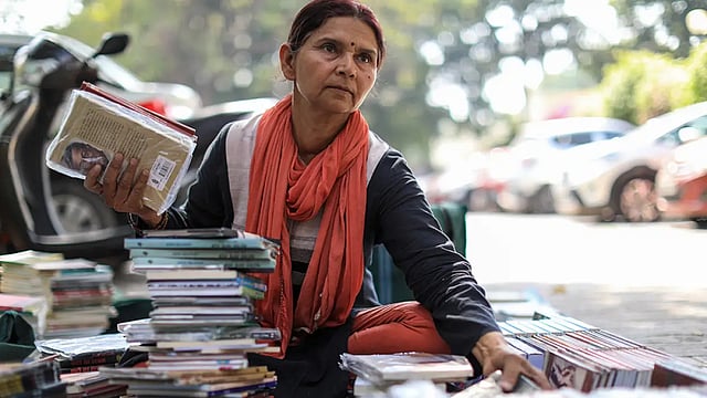 ‘SRC Aunty’ Outside Delhi’s Shri Ram Centre For Performing Arts