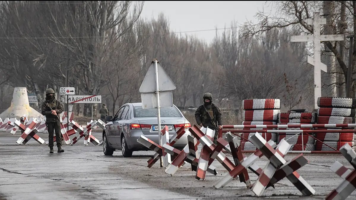Ukrainian soldiers stand on a check-point close to the line of separation from pro-Russian rebels