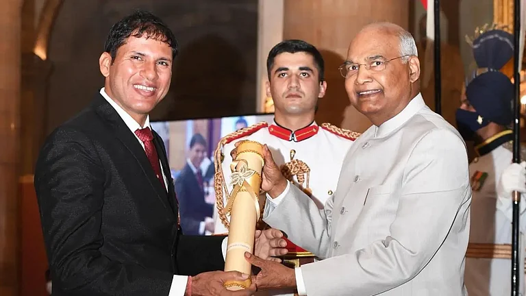 Devendra Jhajharia received Padma Bhushan award from President Ram Nath Kovind on Monday. - null