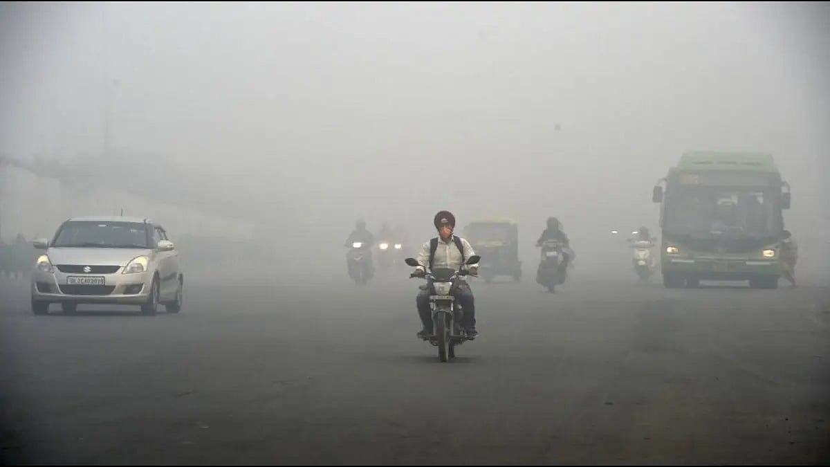 Traffic amid smog in Delhi, the most polluted capital city in the world - null