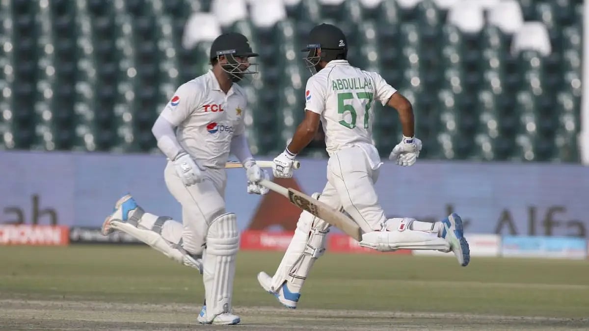 Imam-ul-Haq (L), Abdullah Shafique run between the wickets on Day 4 of third Test against Australia.