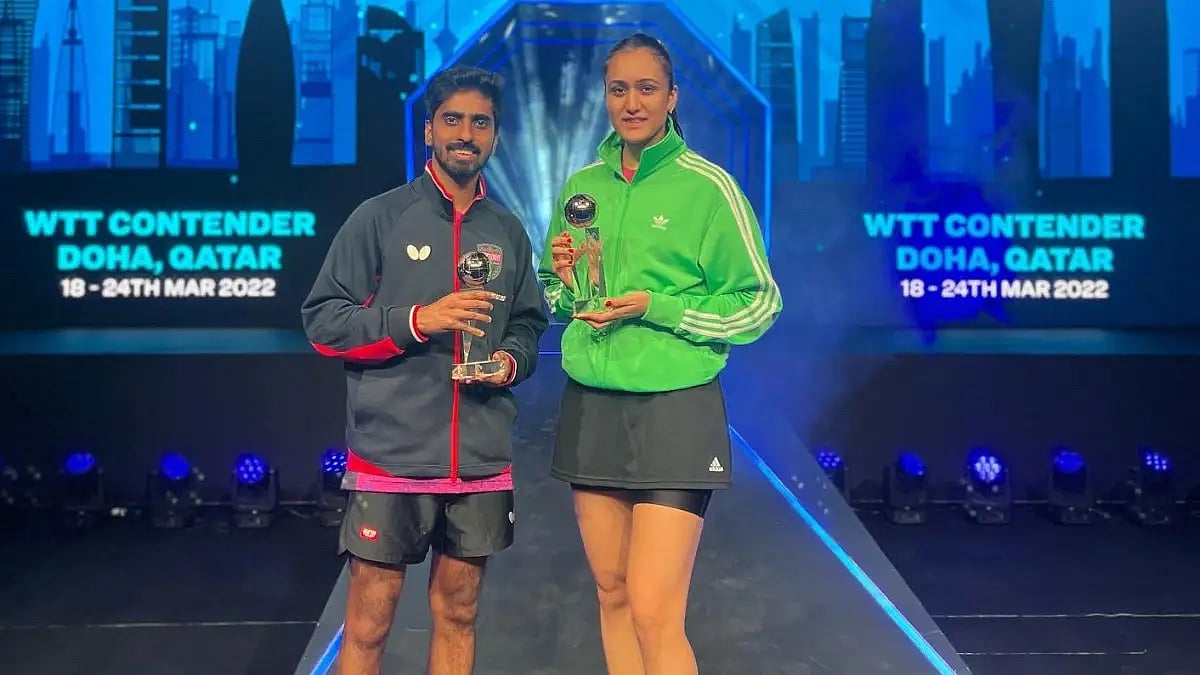 G Sathiyan (L) and Manika Batra pose after securing mixed doubles silver at WTT Contender Doha 2022.