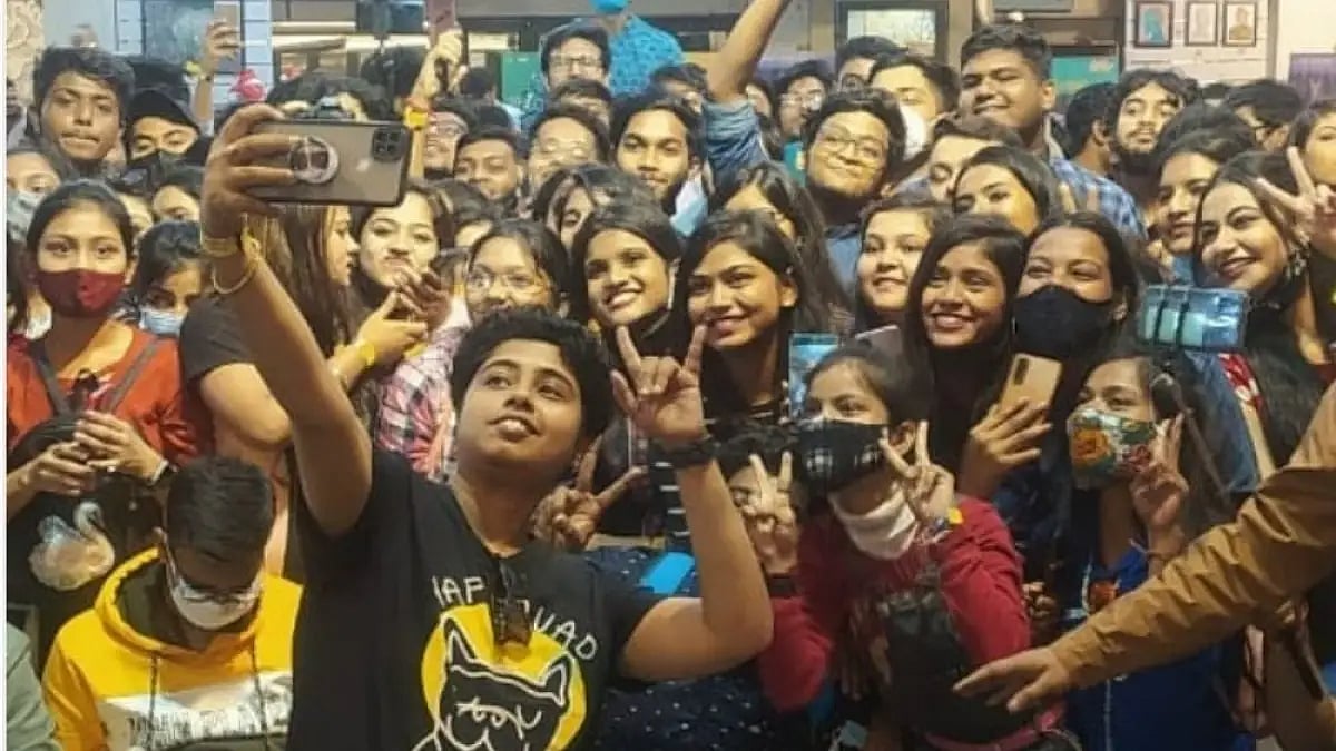 Jheelam Gupta with her fans.
