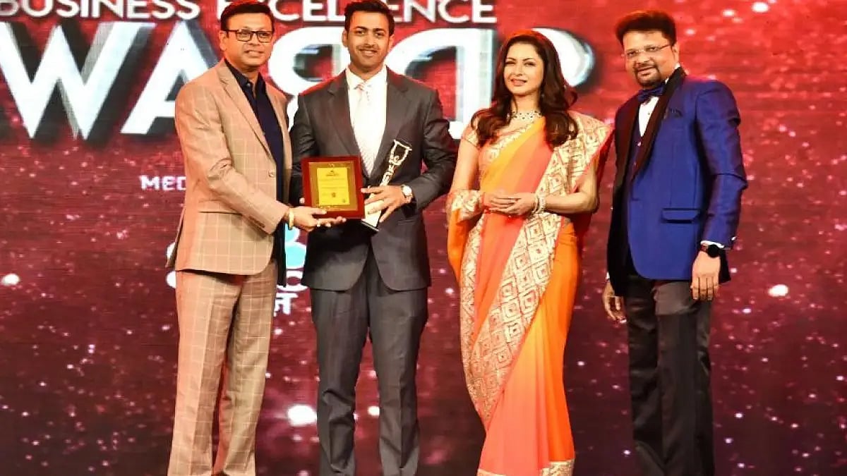 Mr. Mazhar Syed, Director of AsmitA Group receiving ‘Smart Real Estate project of the Year’ award 