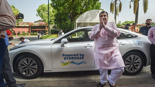Eight-seater Vehicles To Have Six Airbags: Gadkari