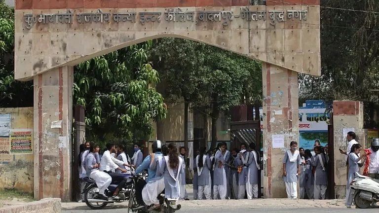 Km. Mayawati Girls Inter College - null