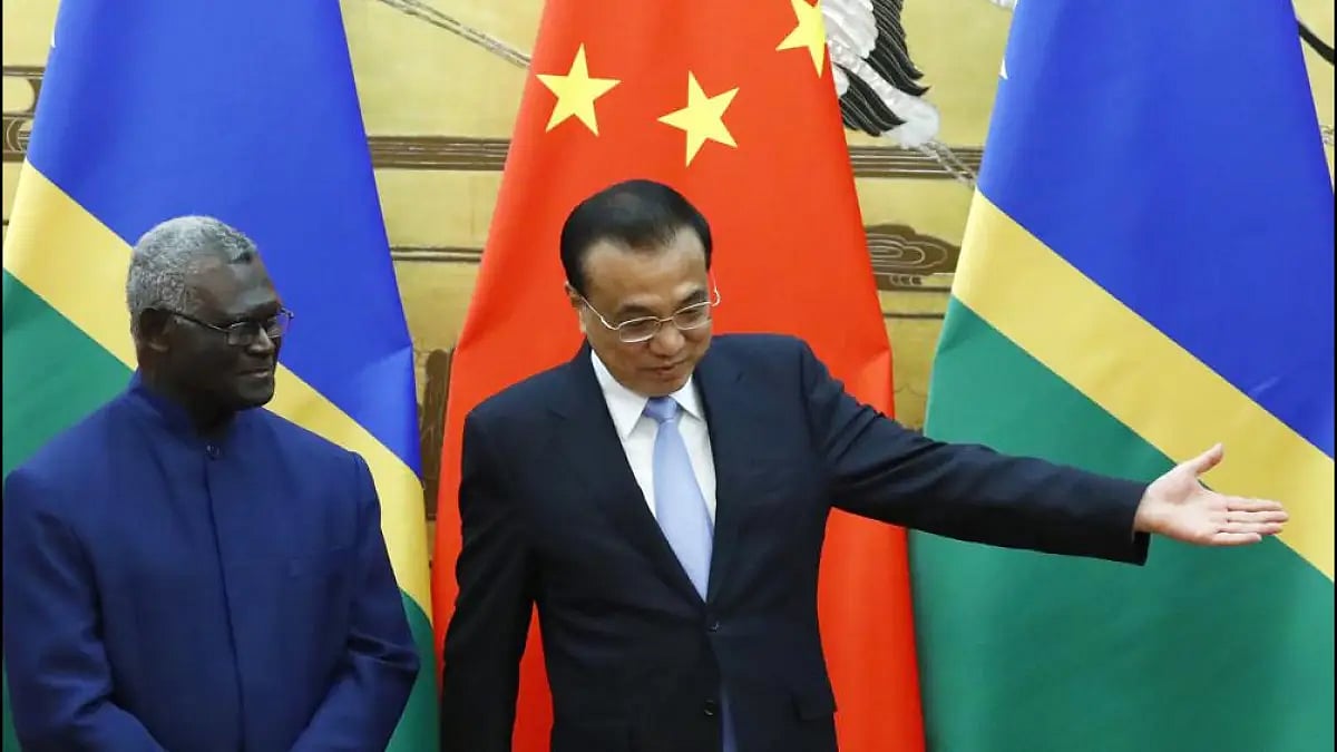 Solomon Islands Prime Minister Manasseh Sogavare, left, and Chinese Premier Li Keqiang in Beijing.