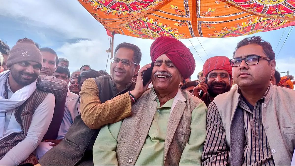 Bainsla, his son, and supporters agitating at railway tracks near Malarna Dungar in Sawai Madhopur in Feb 2019