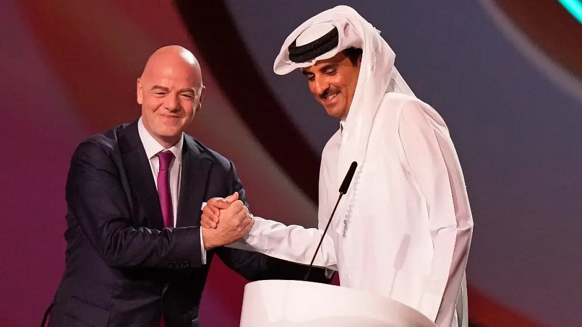 FIFA chief  Gianni Infantino (L) and Emir of Qatar Sheikh Tamim bin Hamad Al Thani in Doha. 