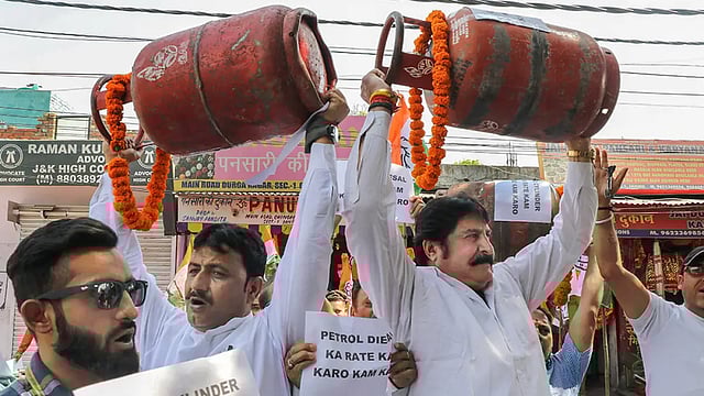 Congress Slams Govt Over Hike In Price Of Commercial Cooking Gas Cylinder