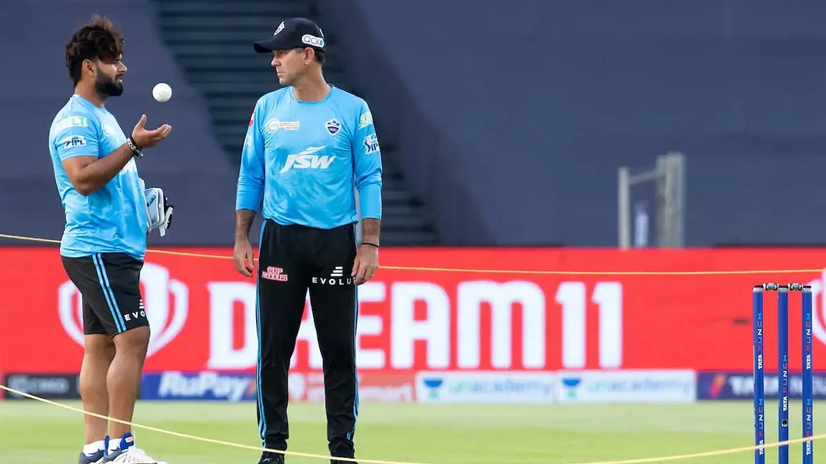 Delhi Capitals head coach Ricky Ponting (R) and captain Rishabh Pant discuss a point.   