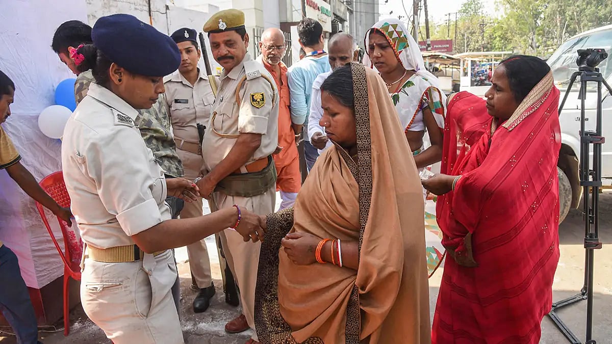 Polling Commences For By-Elections In West Bengal, Bihar, Maharashtra And Chhattisgarh