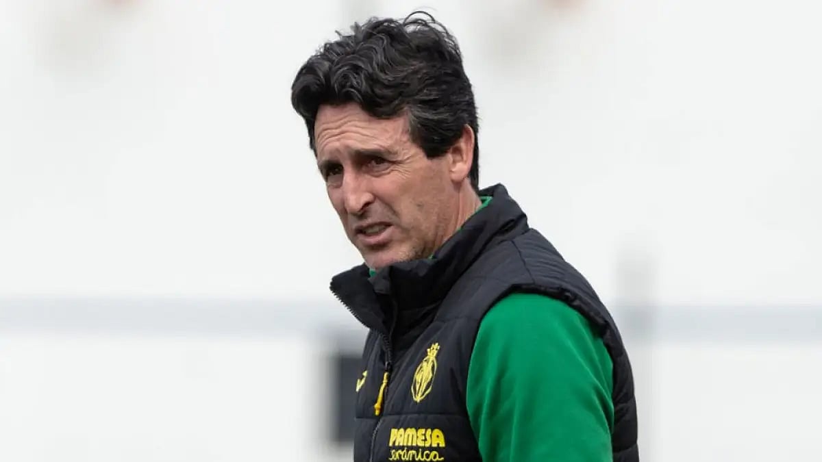 Villarreal boss Unai Emery looks focused on the task at hand.