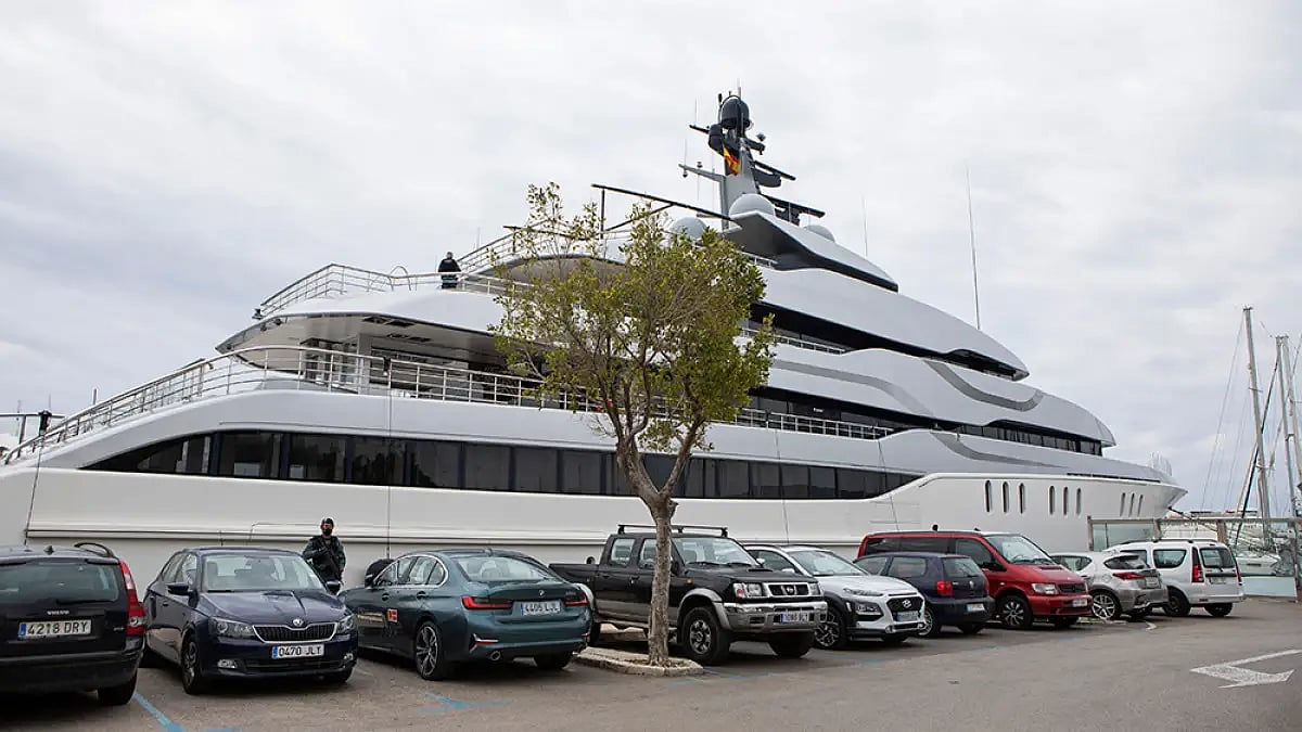 US seizes yacht owned by oligarch