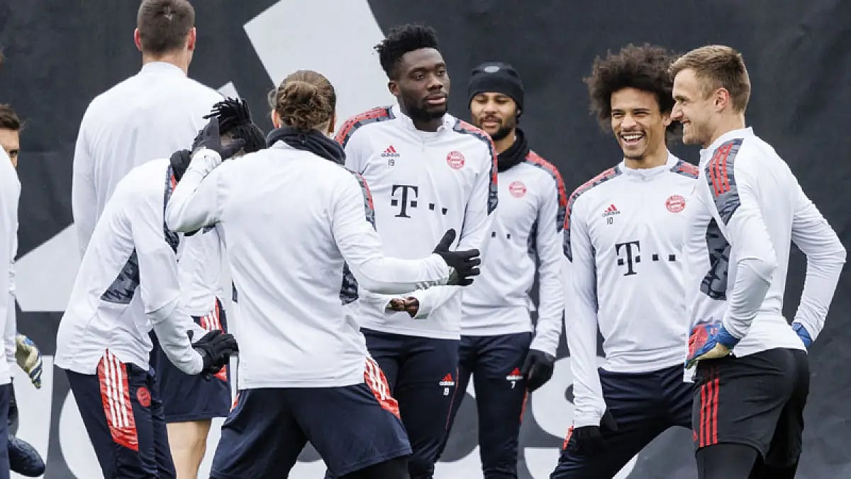 Watch Villarreal vs Bayern Munich, UEFA Champions League football match.