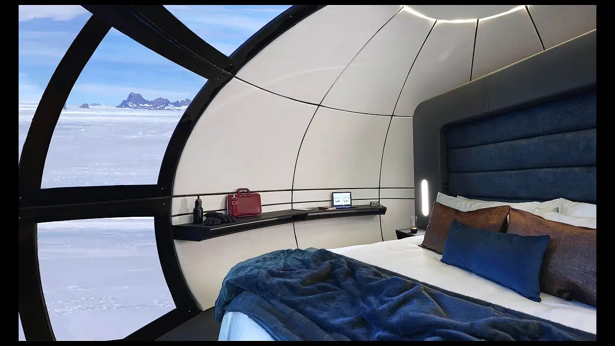 Luxury sky pods inspired by space stations