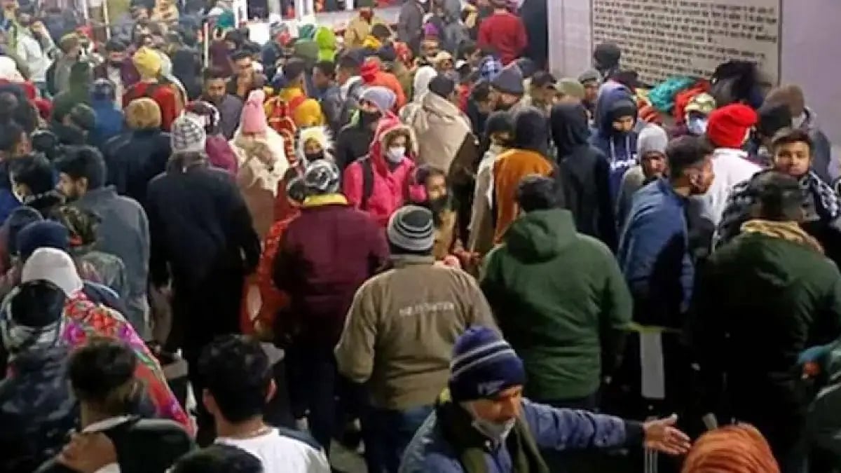 Pilgrims at Vaishno Devi during Navaratri 