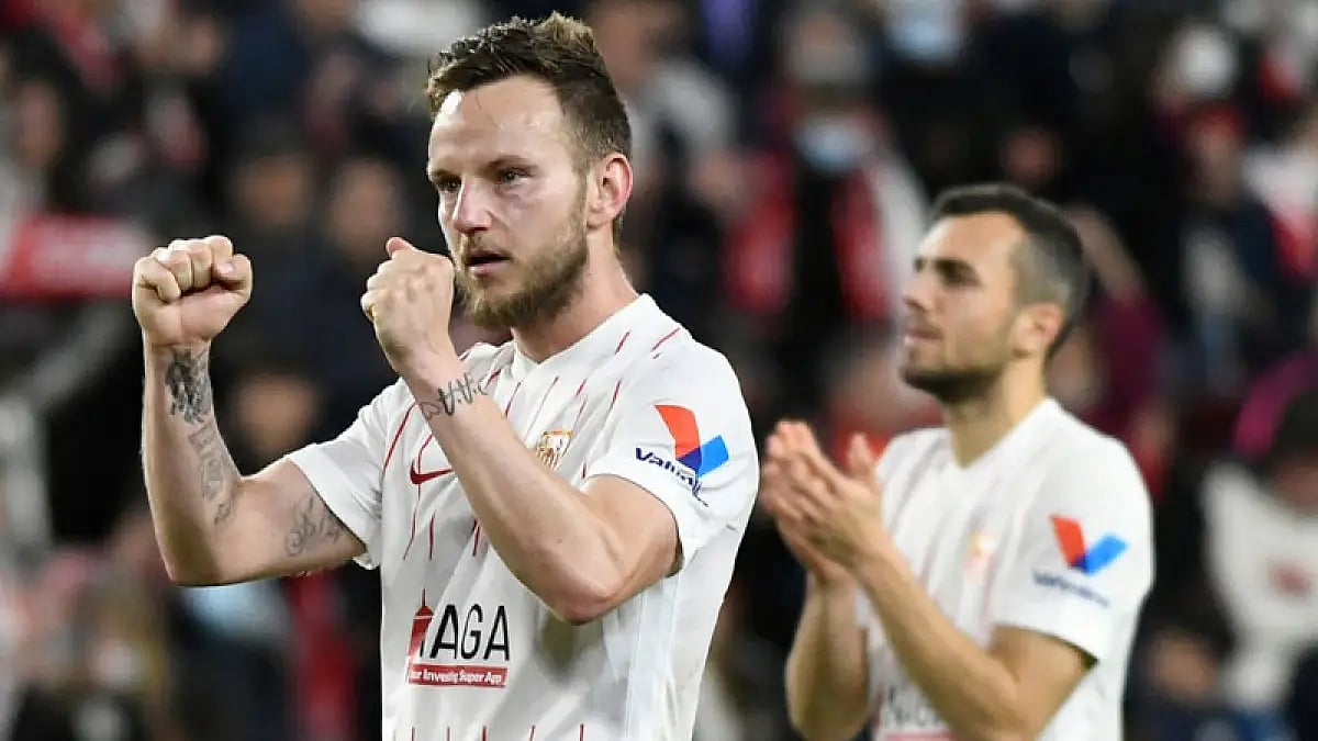 Ivan Rakitic sets up Rafa Mir's injury-time goal with a superb headed pass.