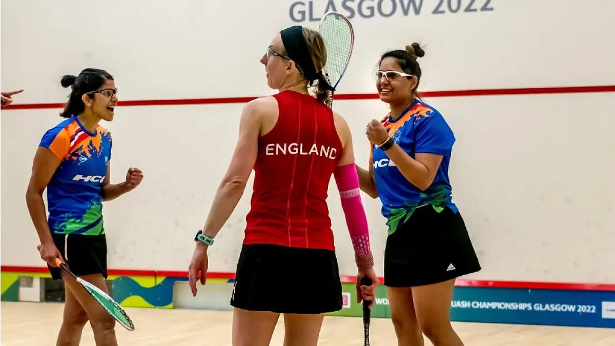 India's Dipika Pallikal and Joshna Chinappa celebrate after defeating England in final.