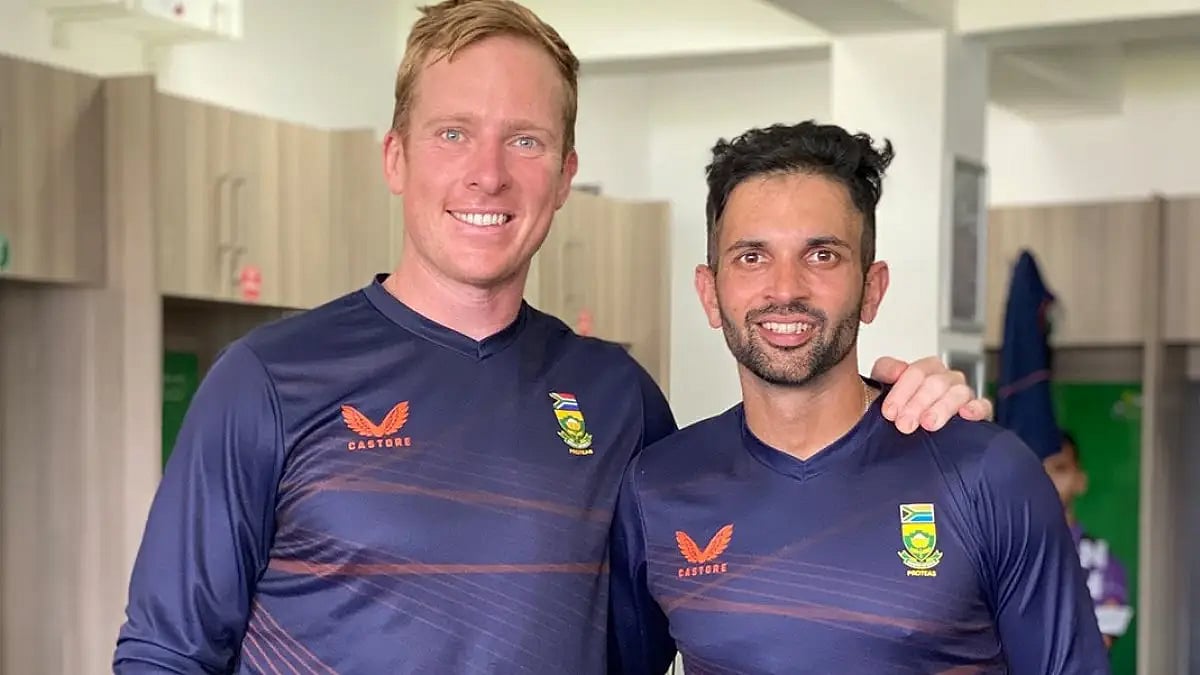 Simon Harmer and Keshav Maharaj (R) have given South Africa new dimension with their show vs BAN.