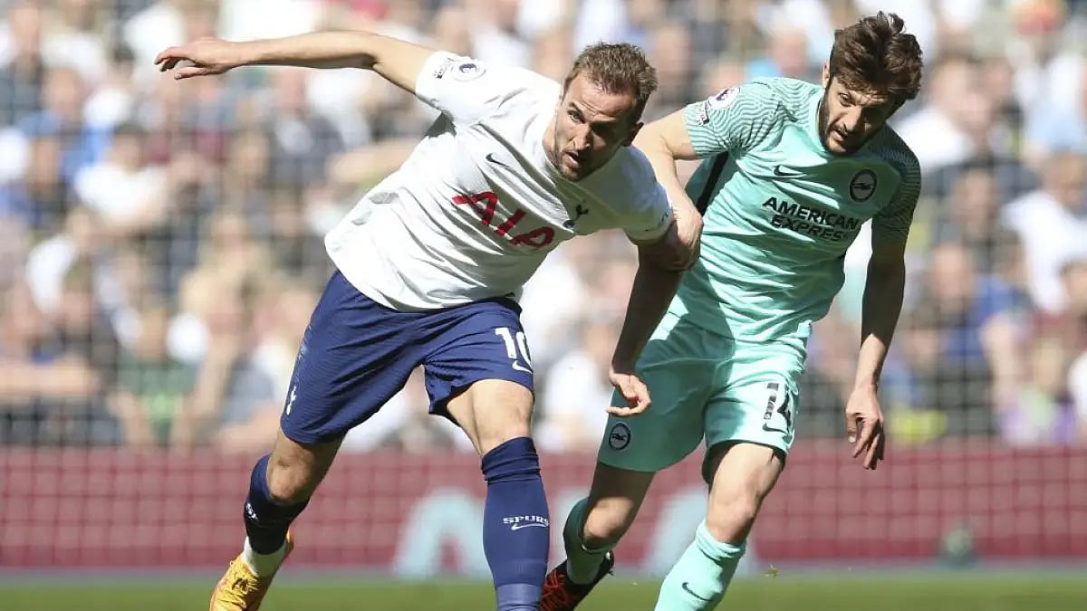 Tottenham Hotspur's Harry Kane (left), Brighton and Hove Albion's Adam Lallana battle for the ball.