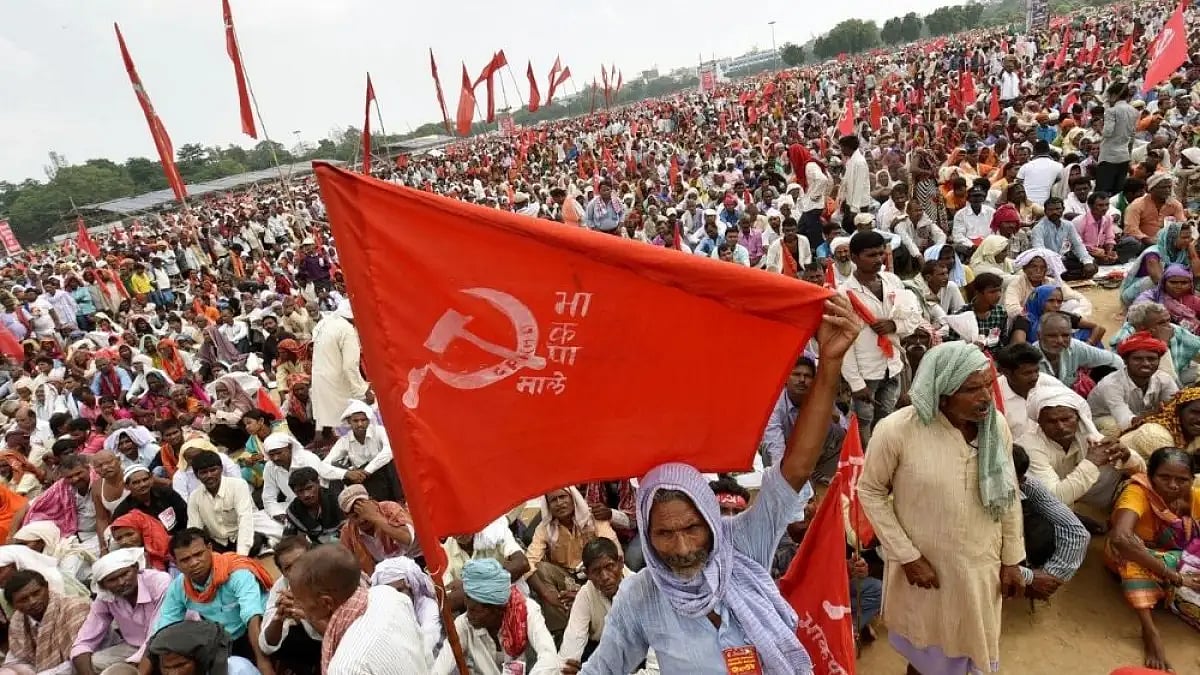 CPI-ML cadre during CPI-ML’s ‘Bhajpa Bhagao – Loktantra Bachao’ rally at Gandhi Maidan in Patna