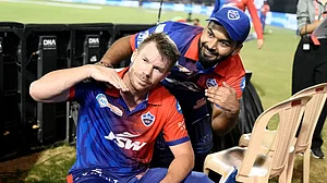 David Warner (left) continues his red-hot form in IPL 2022. Check DC vs PBKS highlights here. (IPL)