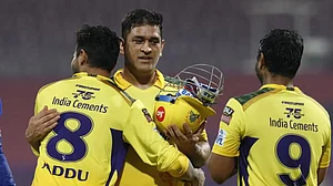 MS Dhoni batted like the finisher of his heydays to help Chennai Super Kings get the required 17 runs in the final over.