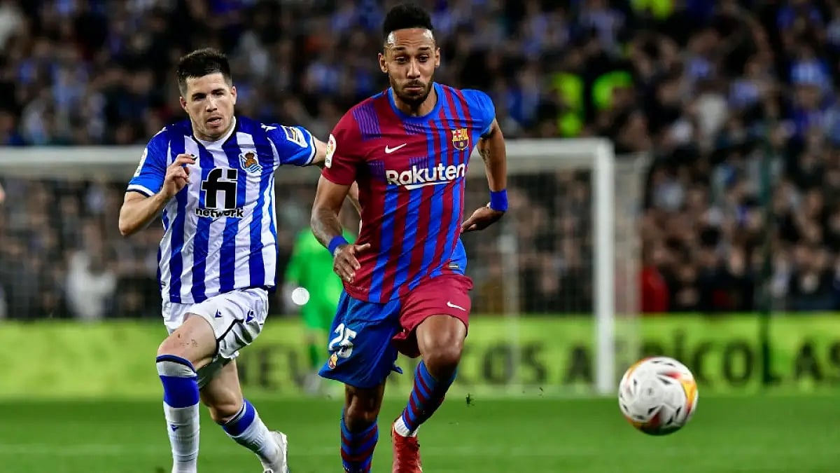 Barcelona's Pierre-Emerick Aubameyang (R) in action against Real Sociedad in a La Liga 2021-22 tie.