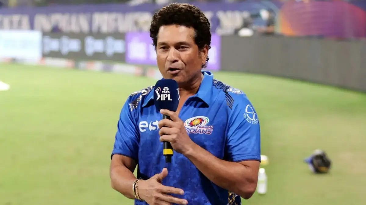 Sachin Tendulkar speaks during the Mumbai Indians vs Chennai Super Kings IPL 2022 game.