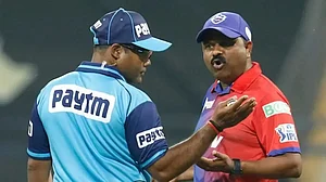Delhi Capitals assistant coach Pravin Amre argues with umpire Nitin Menon during DC vs RR tie.