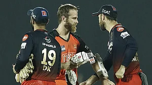 Sunrisers Hyderabad captain Kane Williamson, centre, after their win against Royal Challengers Bangalore in IPL 2022. Catch highlights of RCB vs SRH match.