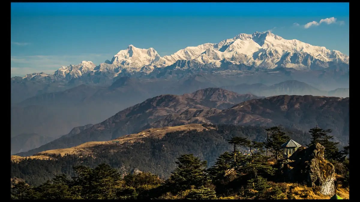 Heavy snowfall in Sandakphu