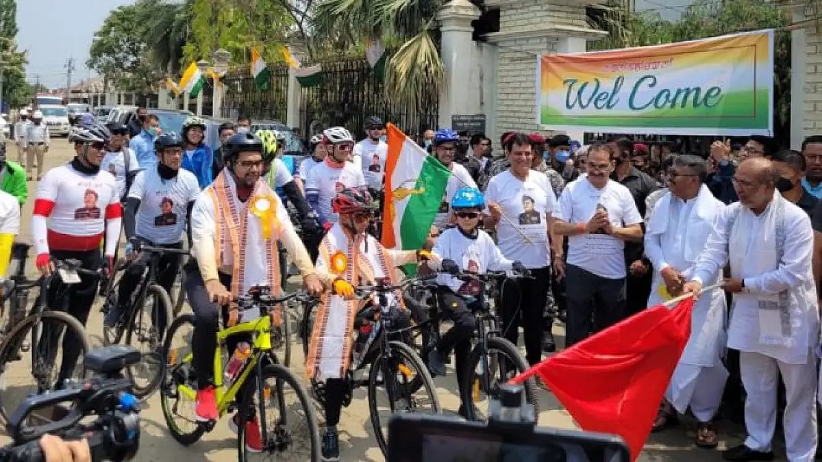CM Biren Singh flagging off the bicycle journey 