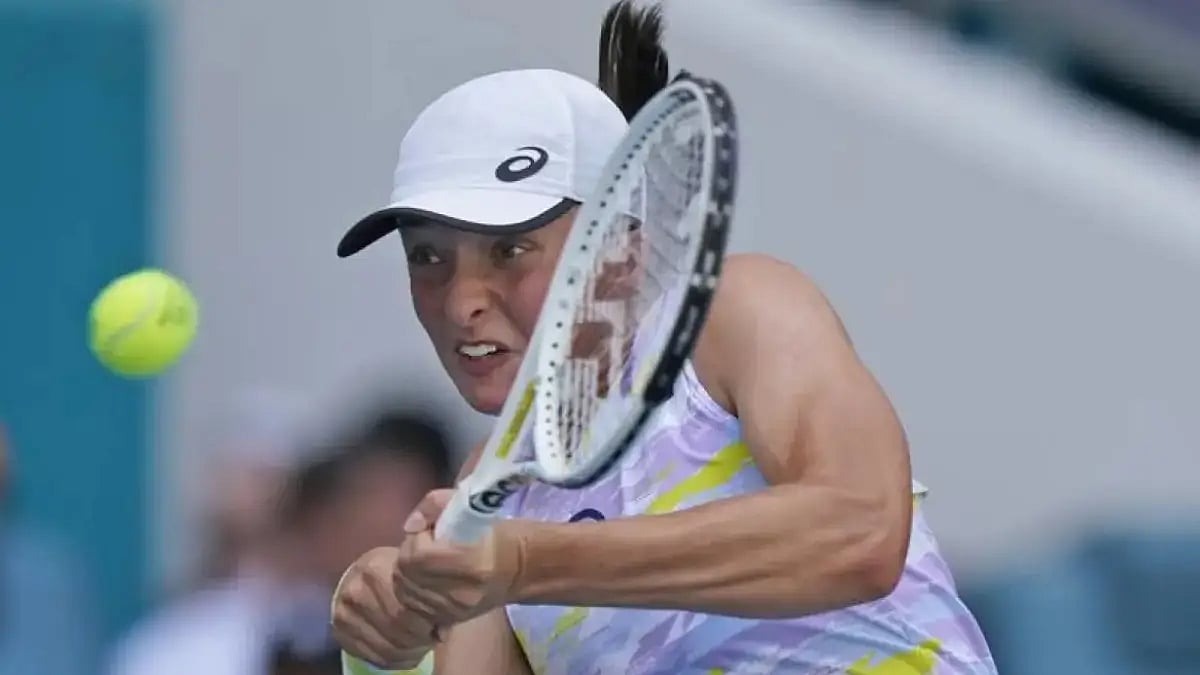 Iga Swiatek returns a shot from Naomi Osaka during the women's singles finals of Miami Open.