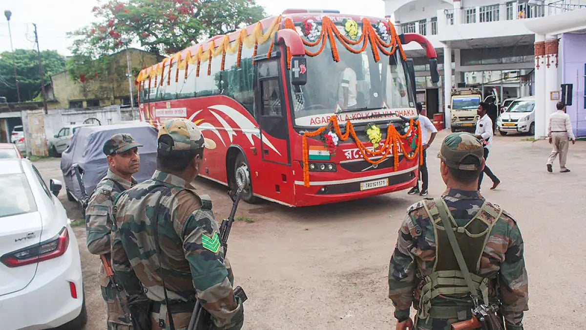 Now, Challans Also For Private Buses Not Following Lane Discipline In Delhi