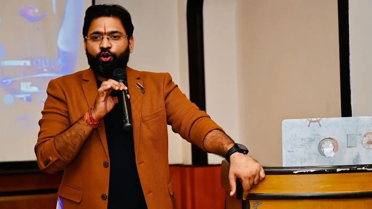 Mr. Kabeer Goswami addressing entrepreneurs at a summit by BHISM